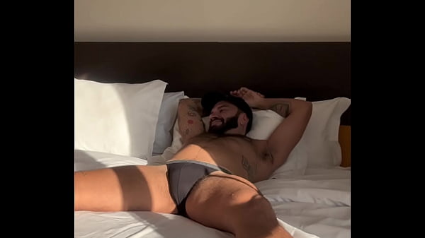 VIZINHO ME CHAMOU PRA CASA DELE PRA FUDER ENQUANTO A ESPOSA FOI AO MERCADO.